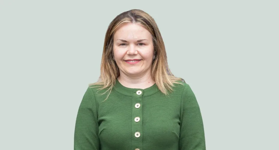 Head and shoulders photo of elaine cordy.