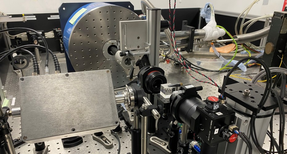 MicrostatMO 5T superconducting magnet