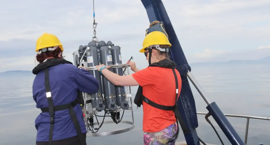 image of students working on boat