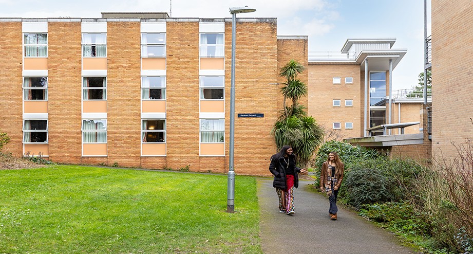 Students outside Ransom Pickard