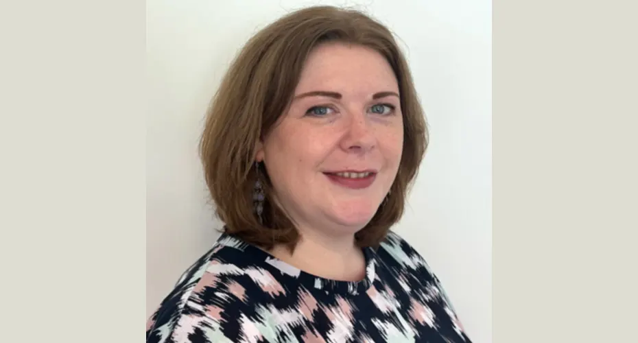 Head and shoulders image of Victoria Isherwood