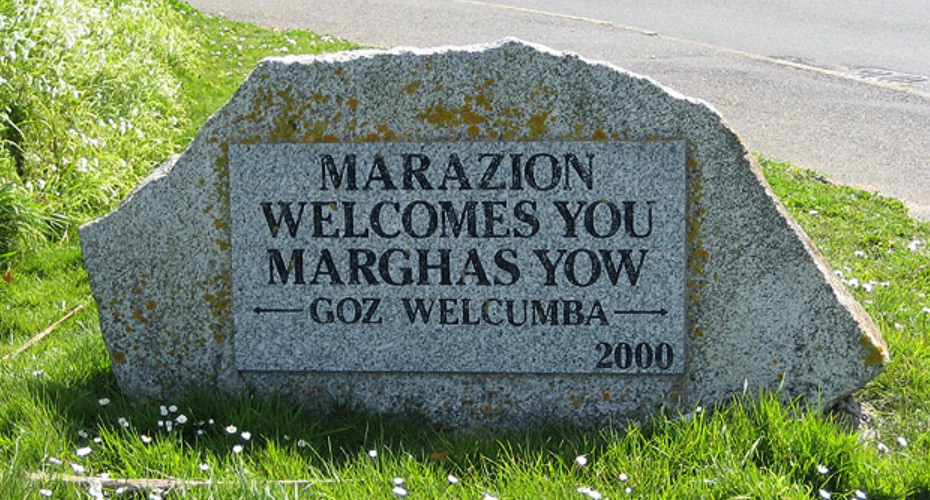A stone sign welcoming people to Marazion